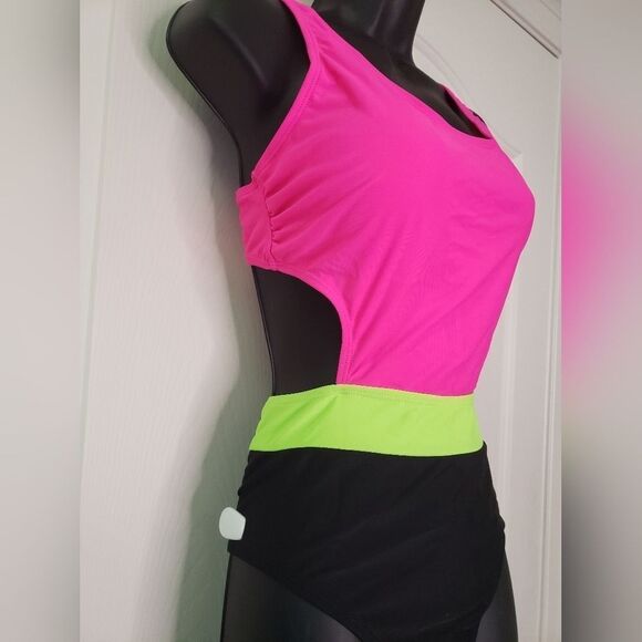 NWT Swimsuit One Piece - Picture 3 of 6